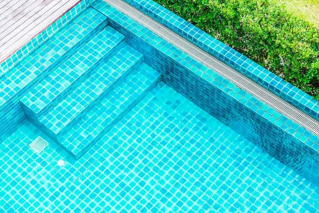 pool tile installatioon